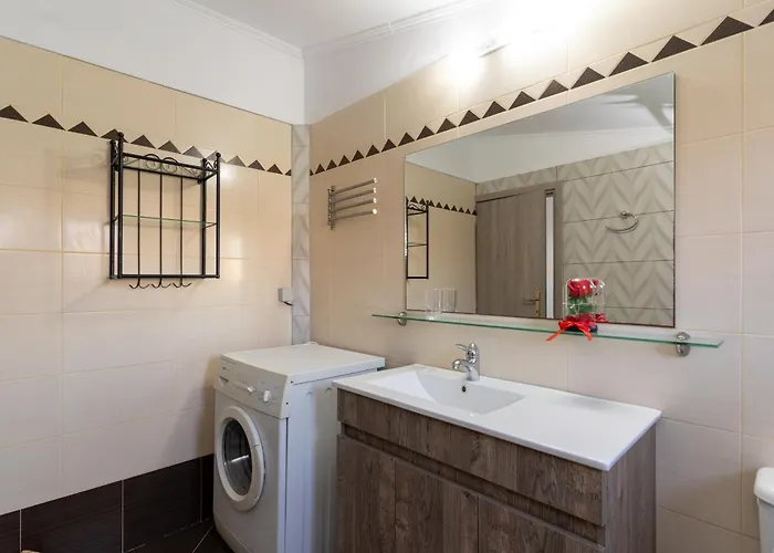 Notio In Laganas * Mesokhórion